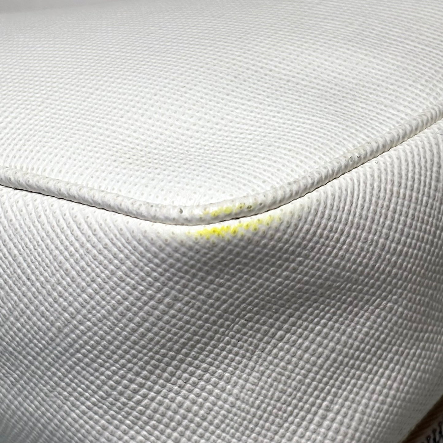 Prada Triangle in pelle bianco