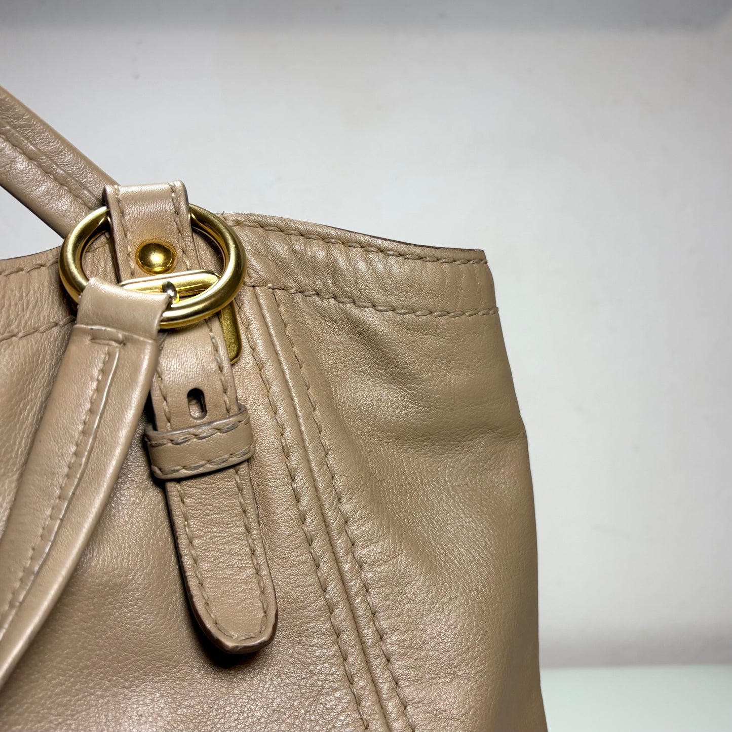 Prada bandoulière in pelle morbida “cammello”