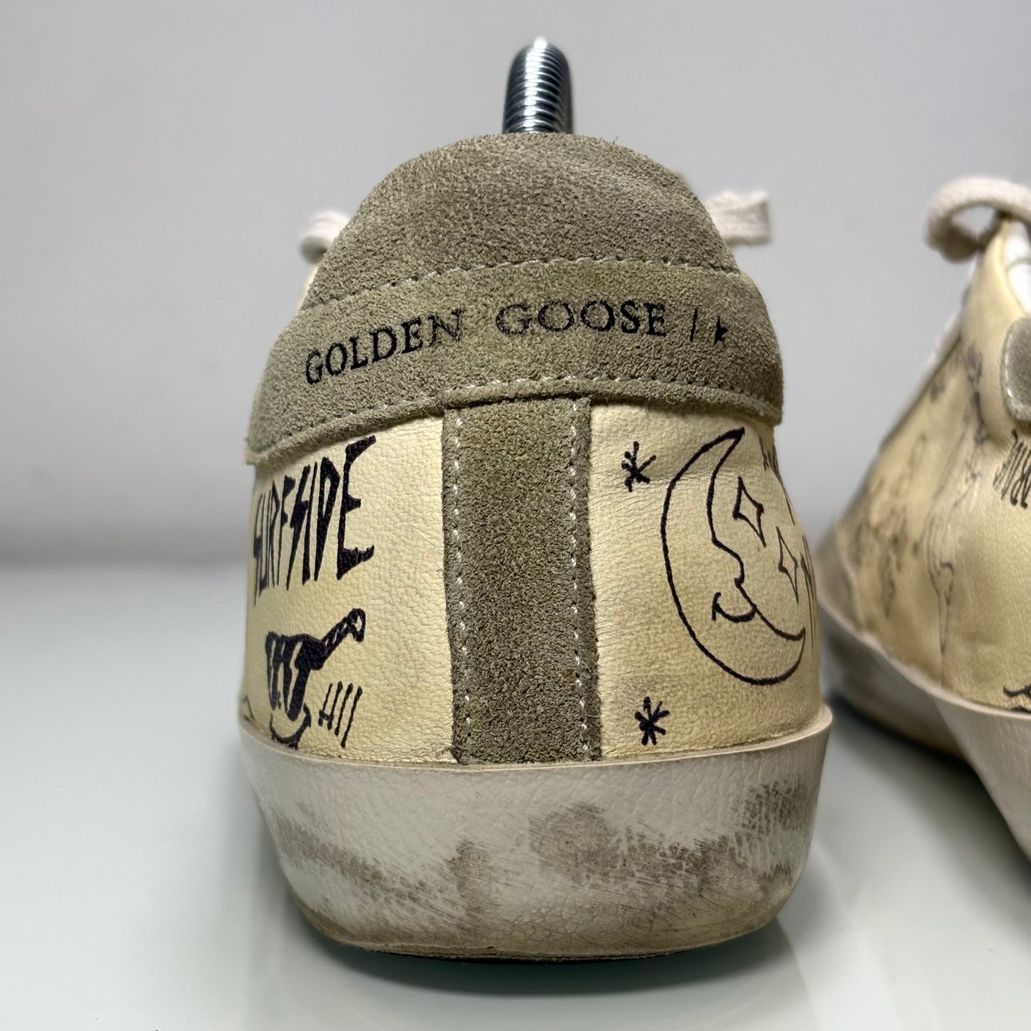 Golden goose Superstar panna e disegni stilizzati 38