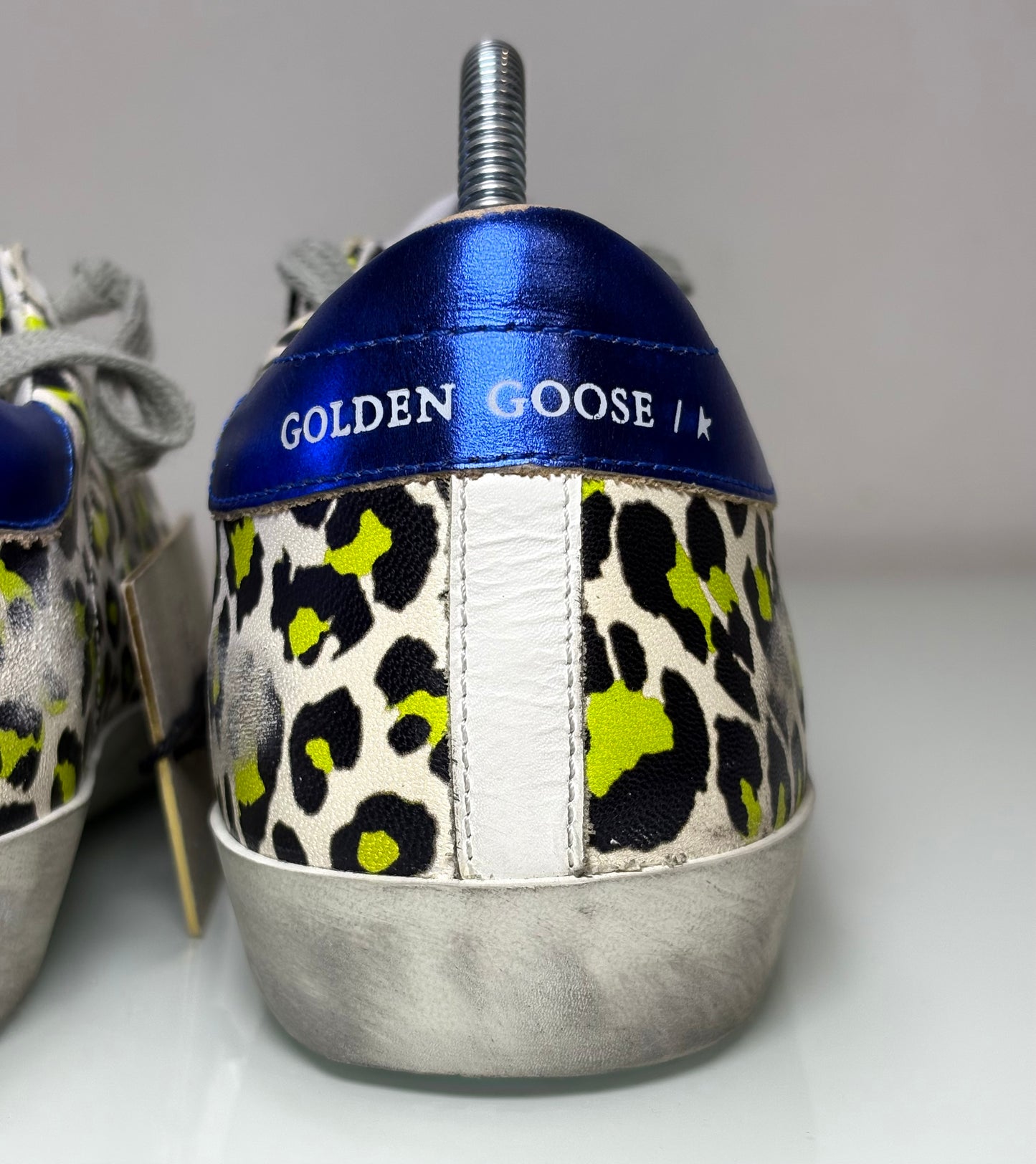 Golden goose Superstar bianche a macchie gialle/ nere e tallone blu 37