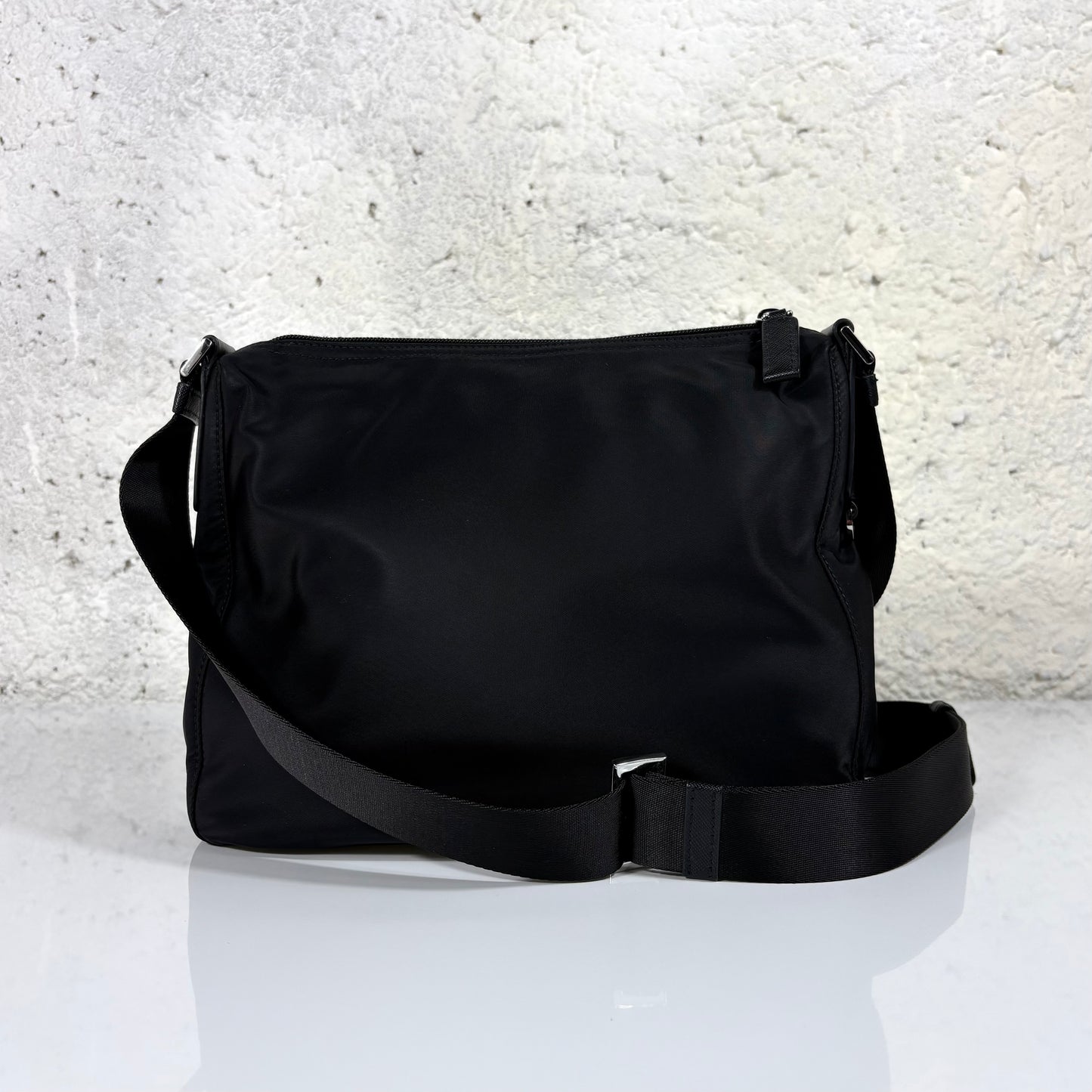 Prada a tracolla in Re-Nylon nero