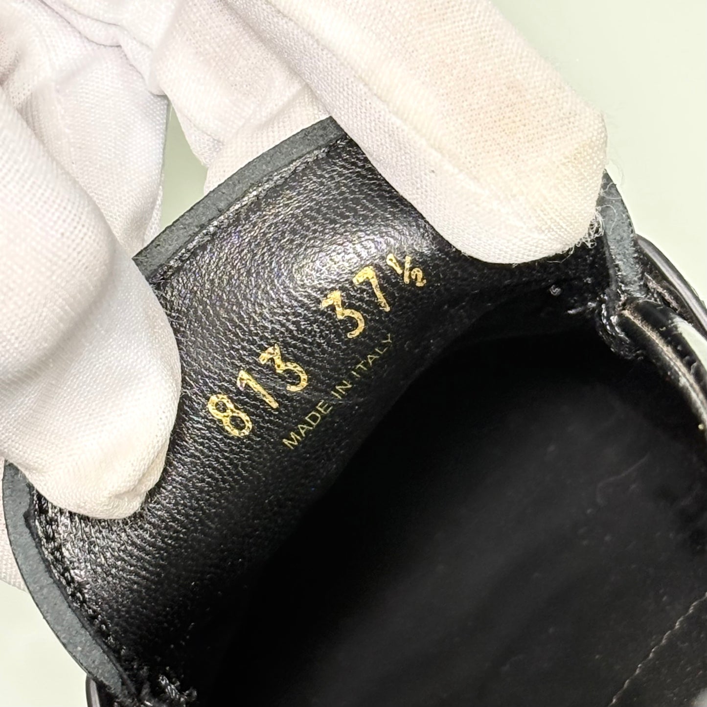 Prada mocassini in pelle spazzolata nera e loghi in oro 37,5