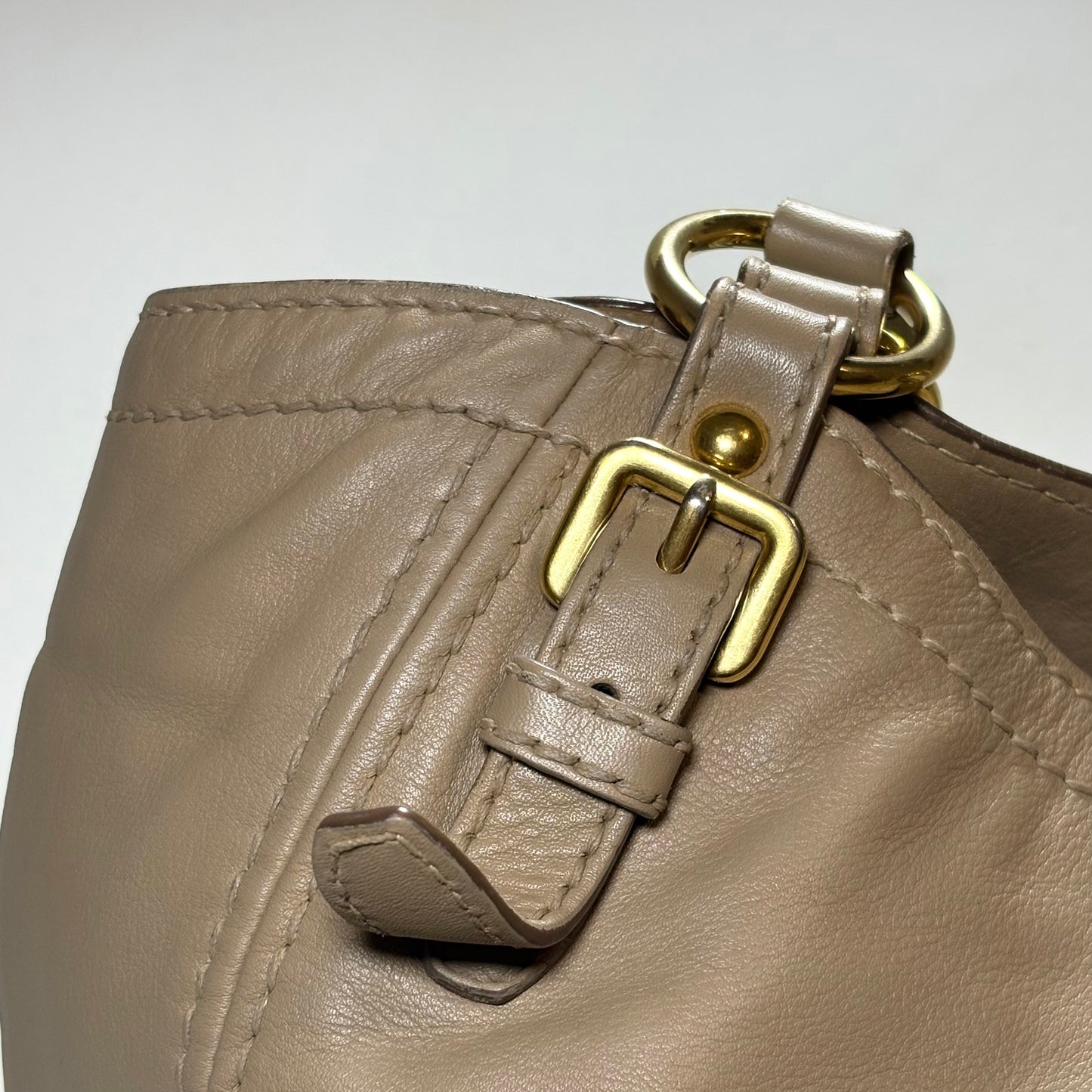 Prada bandoulière in pelle morbida “cammello”