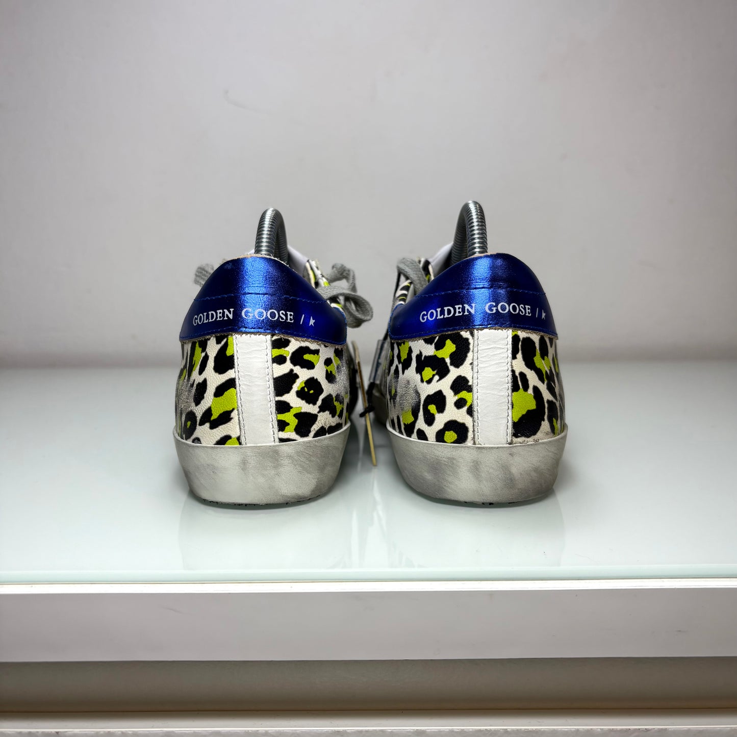 Golden goose Superstar bianche a macchie gialle/ nere e tallone blu 37