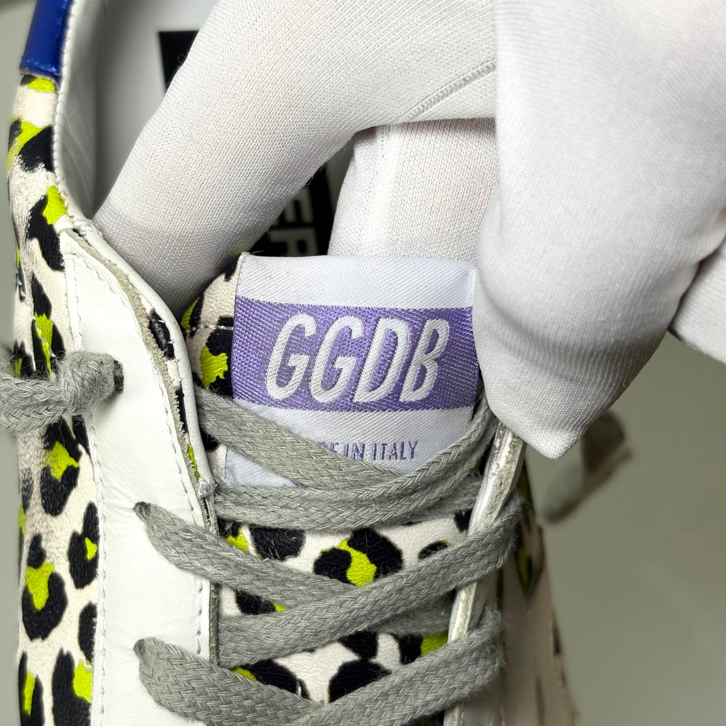 Golden goose Superstar bianche a macchie gialle/ nere e tallone blu 37