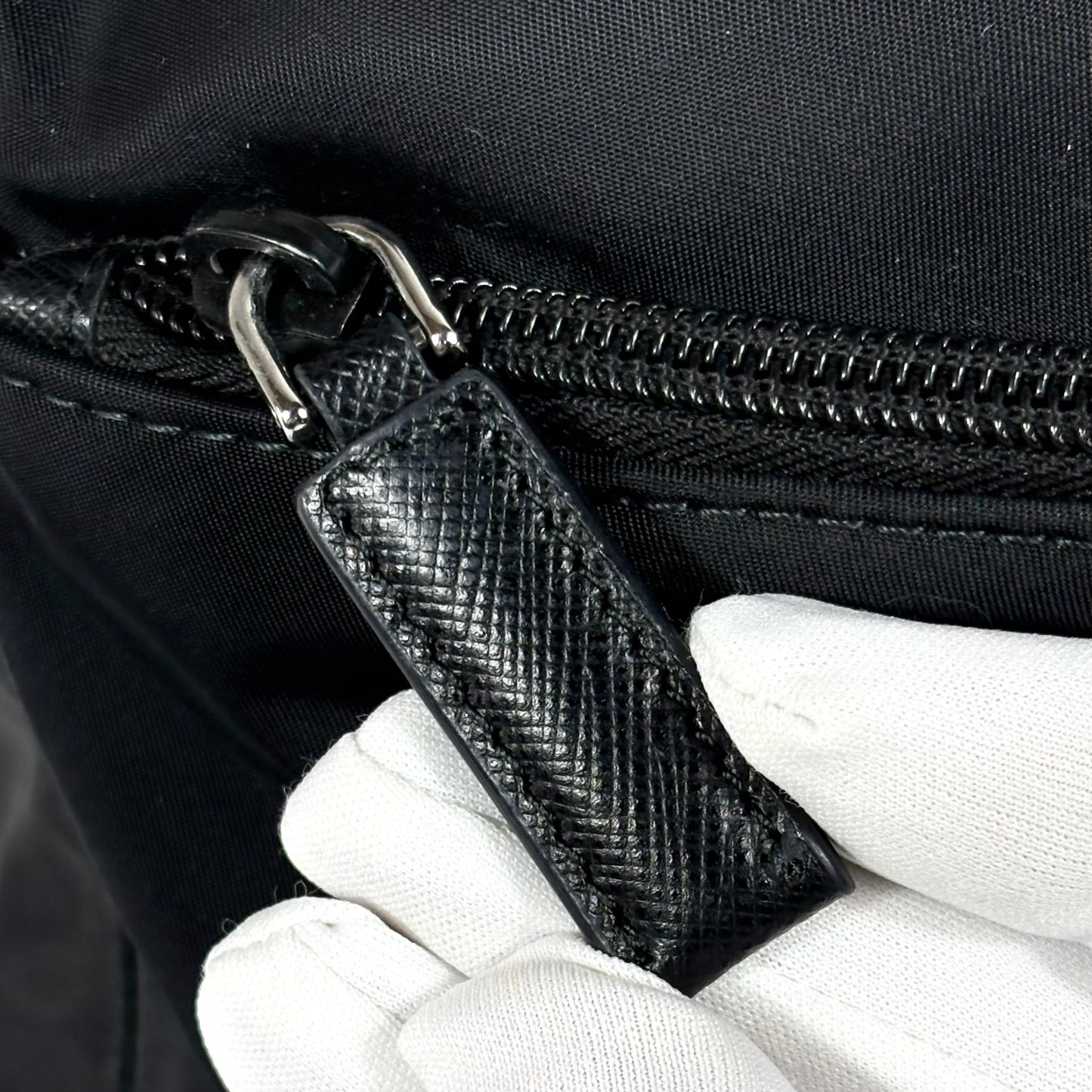 Prada a tracolla in Re-Nylon nero