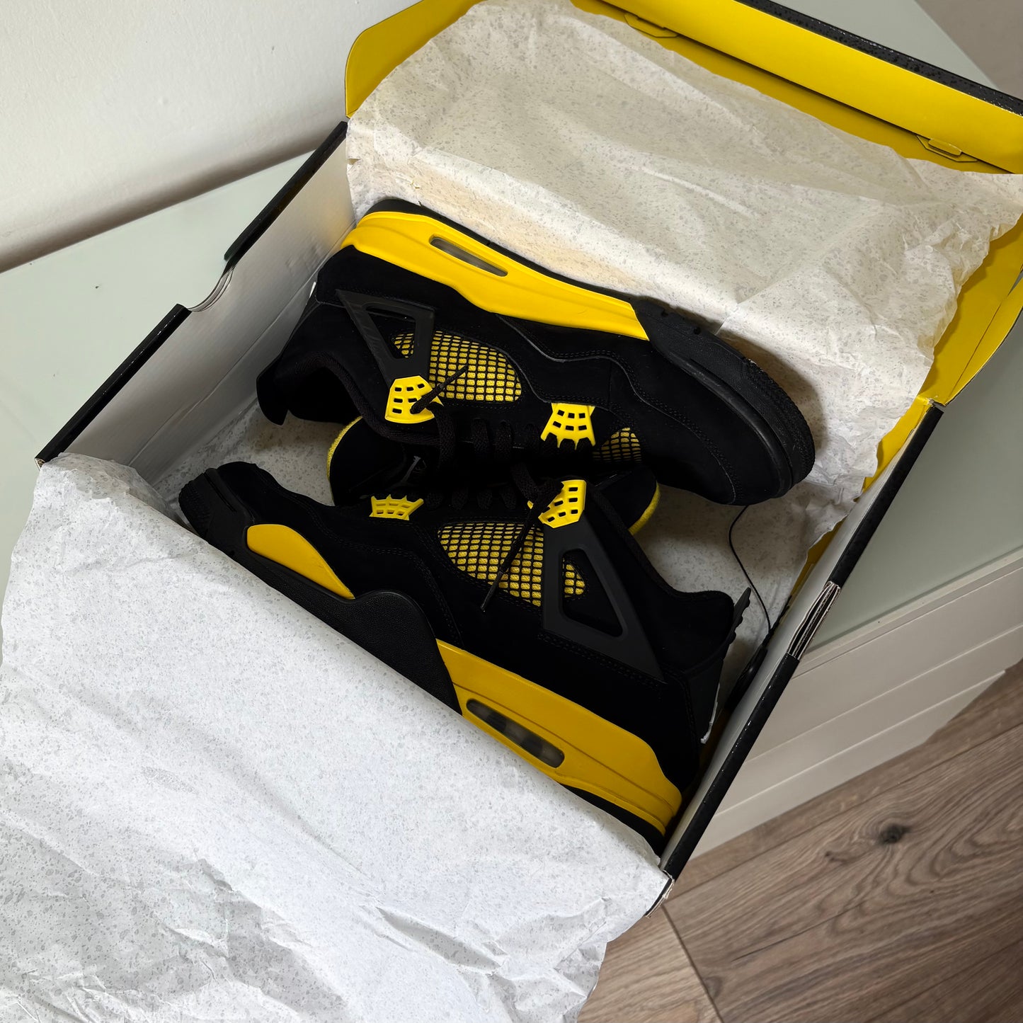 JORDAN RETRO 4 THUNDER BLACK/ YELLOW 46