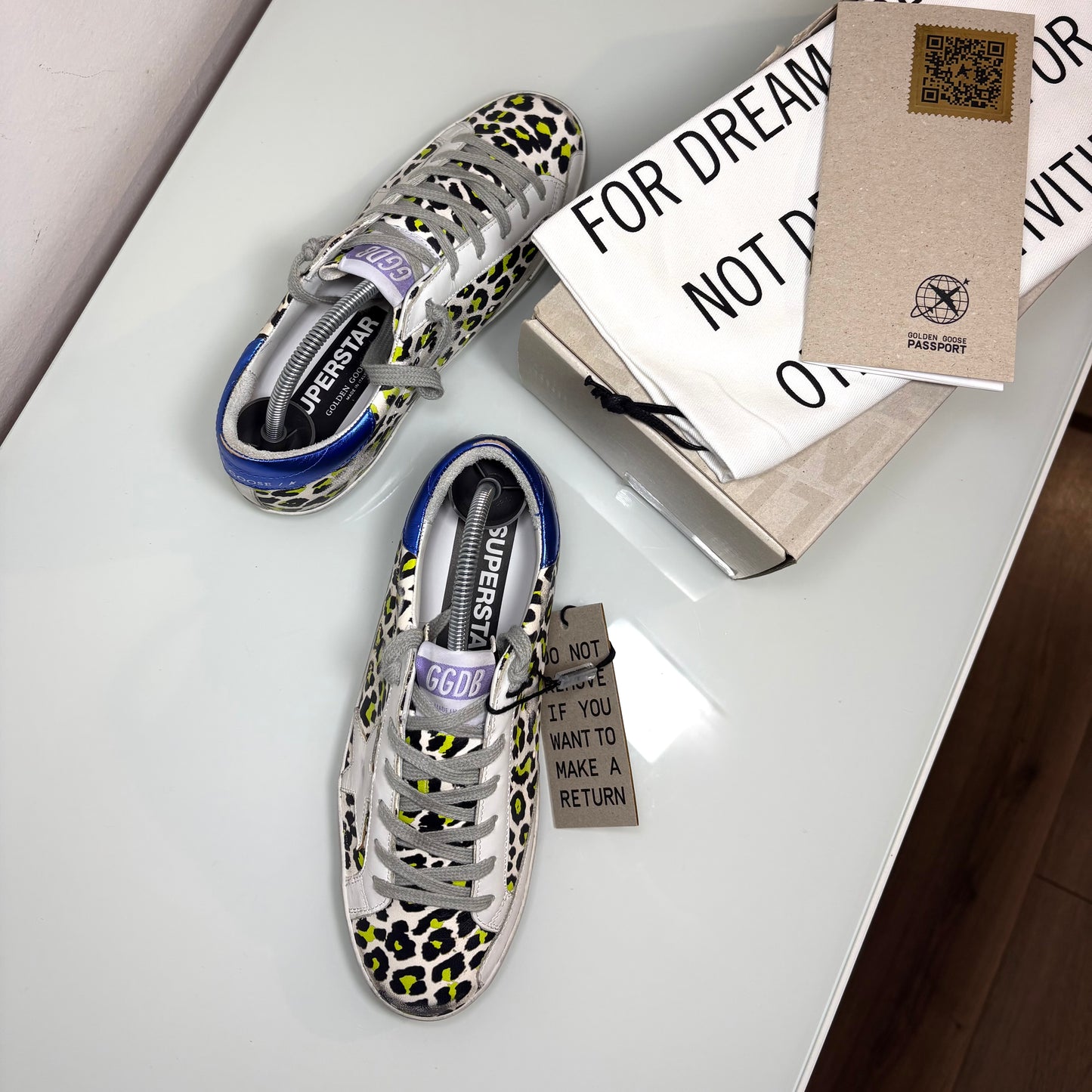 Golden goose Superstar bianche a macchie gialle/ nere e tallone blu 37