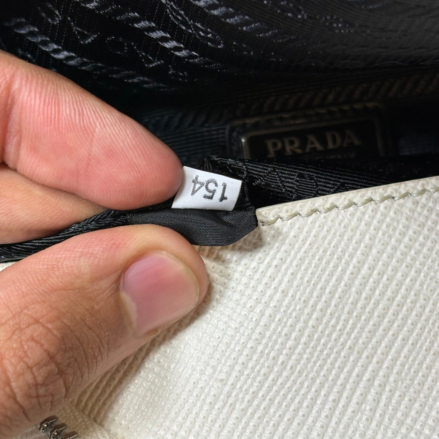 Prada Triangle in pelle bianco
