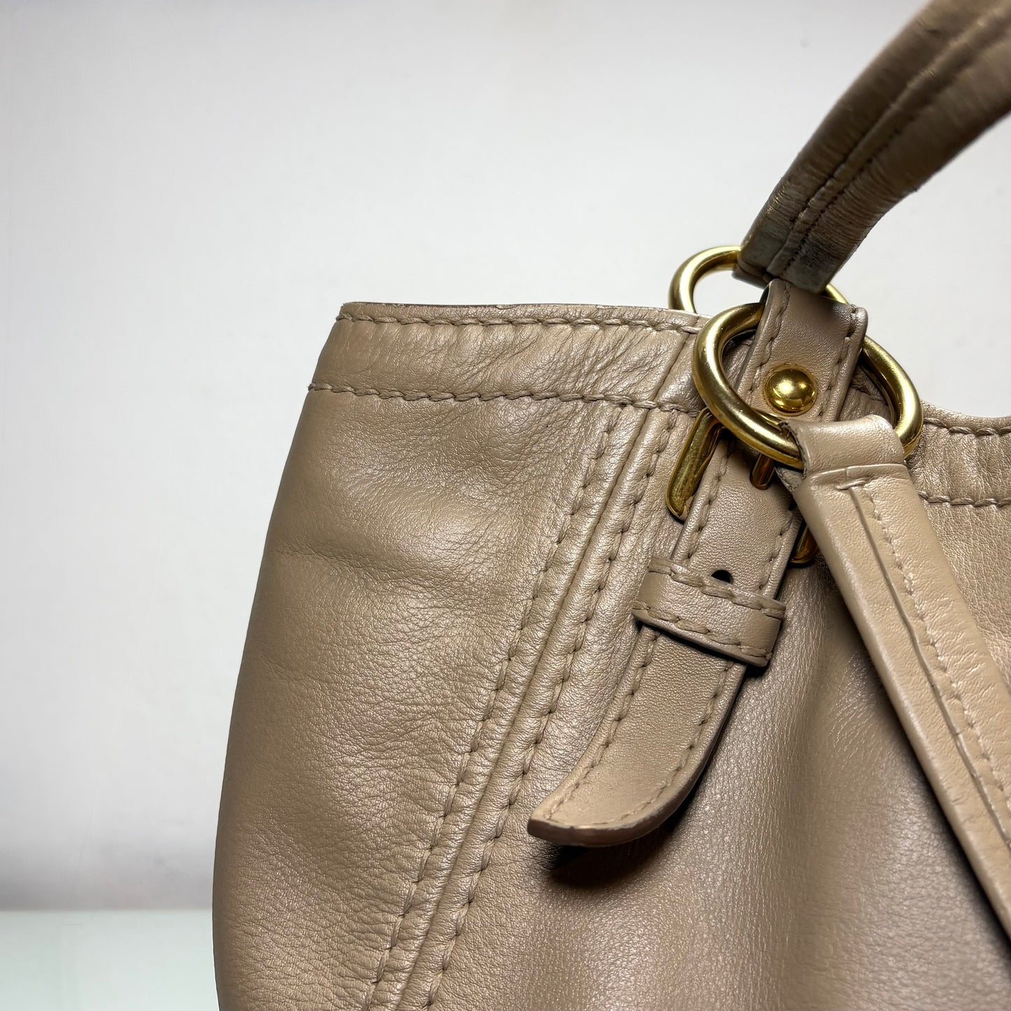 Prada bandoulière in pelle morbida “cammello”