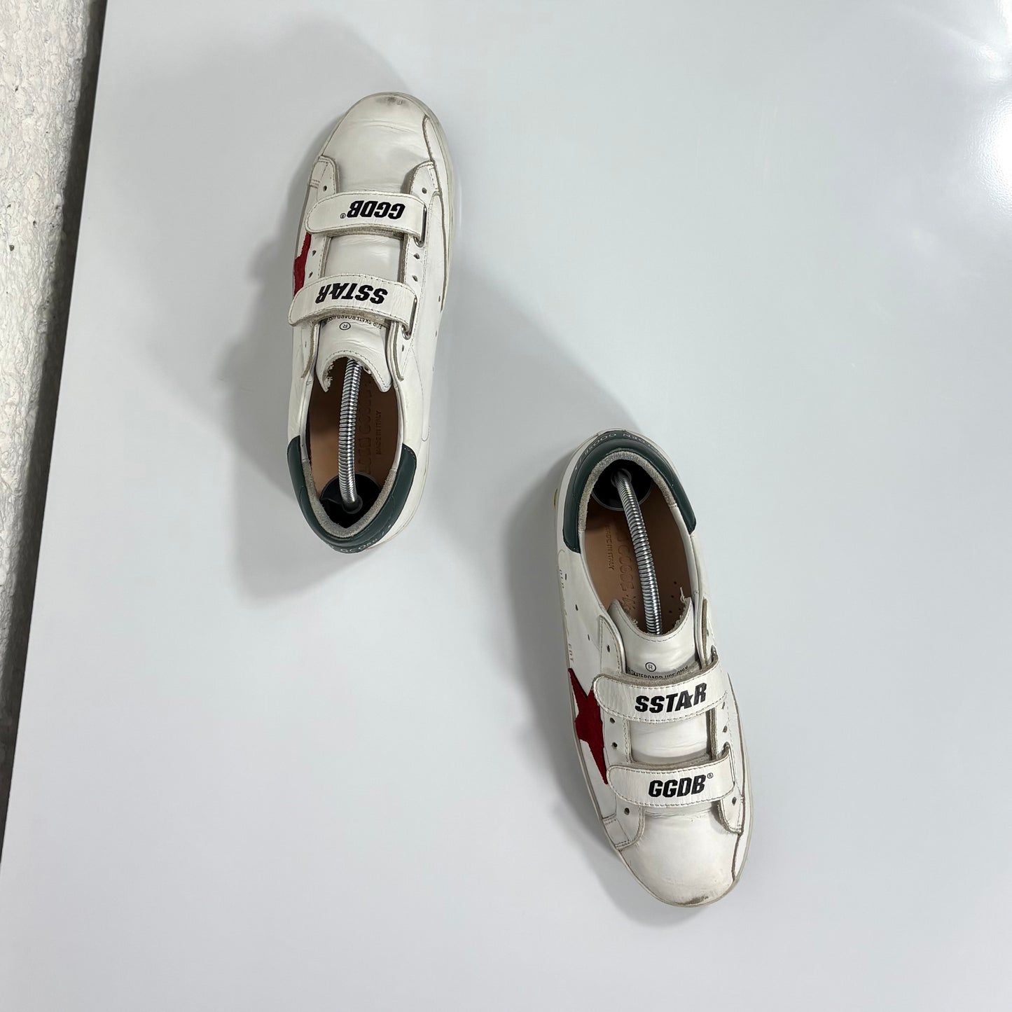Golden goose Old school bianche, stella rossa e tallone verde 37