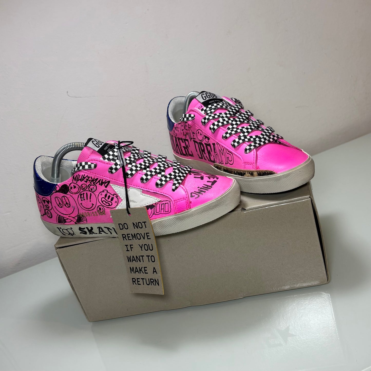 Golden goose Superstar fucsia con disegni e scritte nere 37