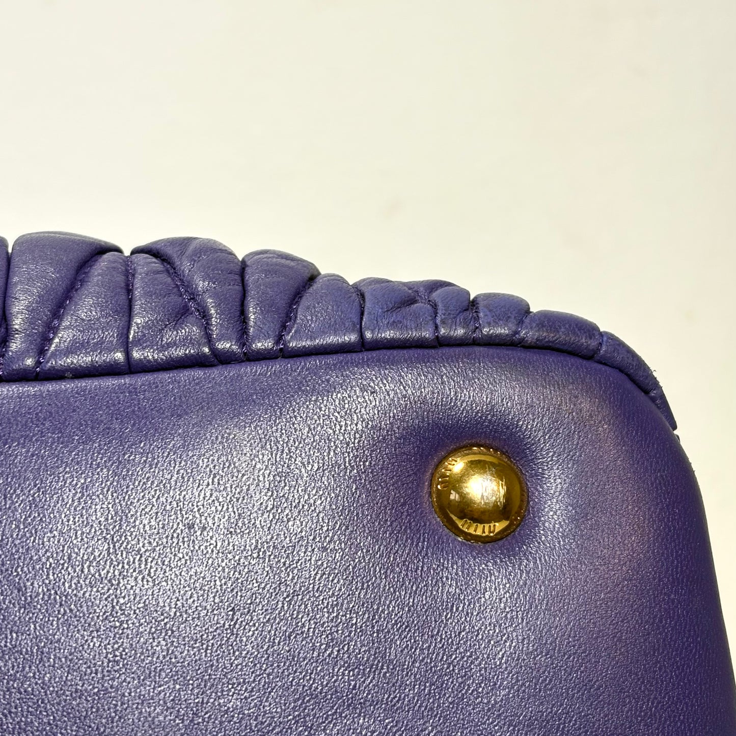Miu Miu matelassé in pelle Viola