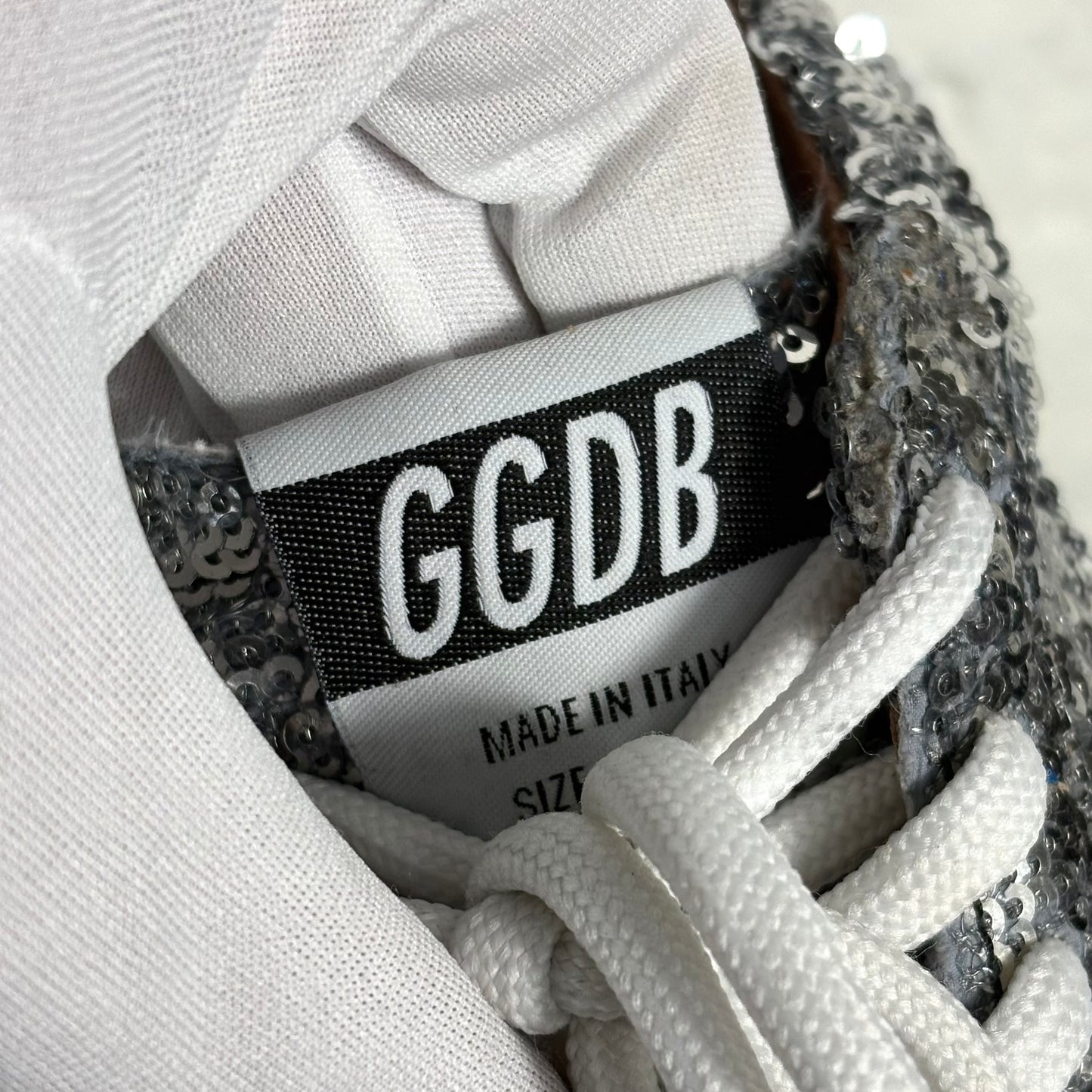 Golden goose True star con le paillettes argento e stella nera in suede 38