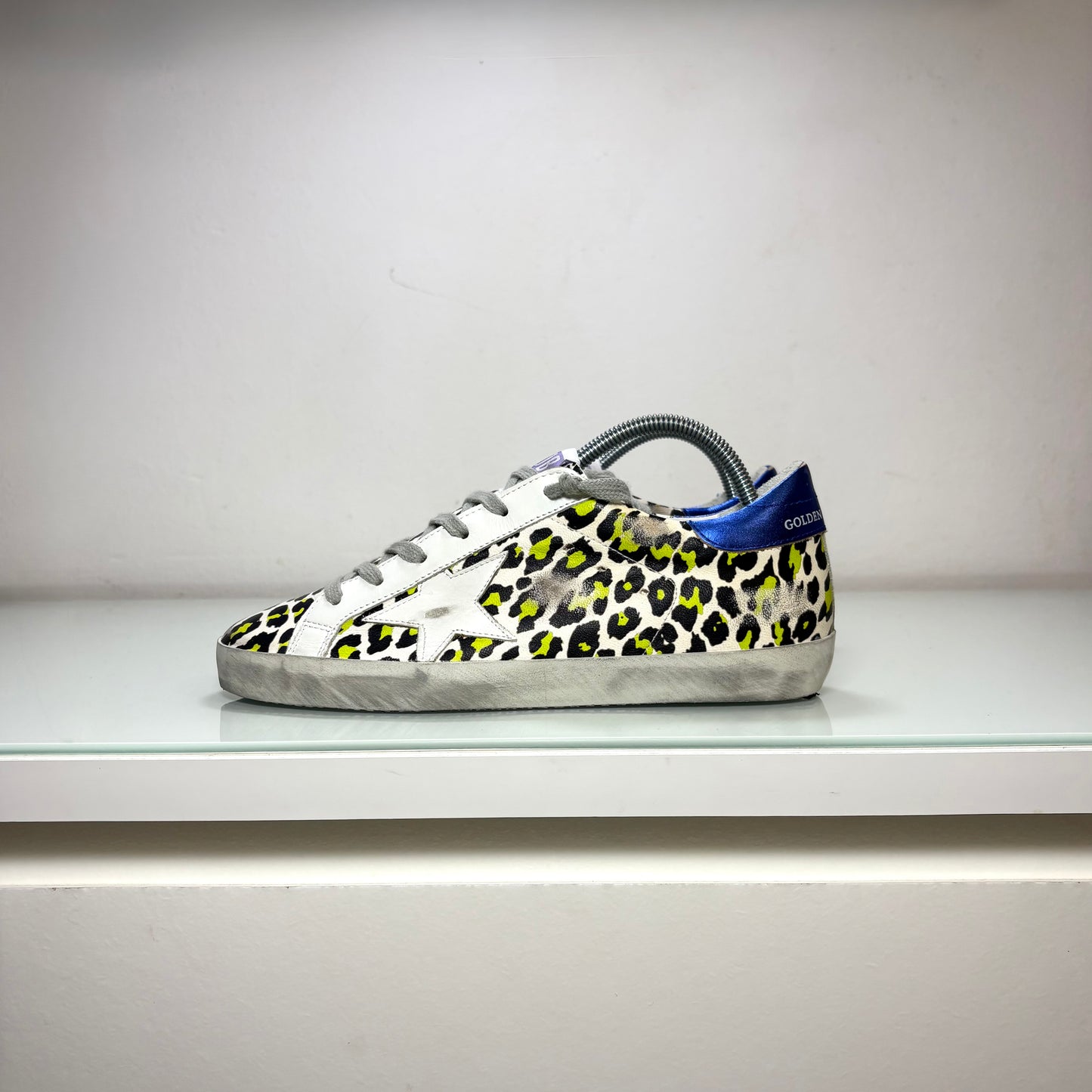 Golden goose Superstar bianche a macchie gialle/ nere e tallone blu 37