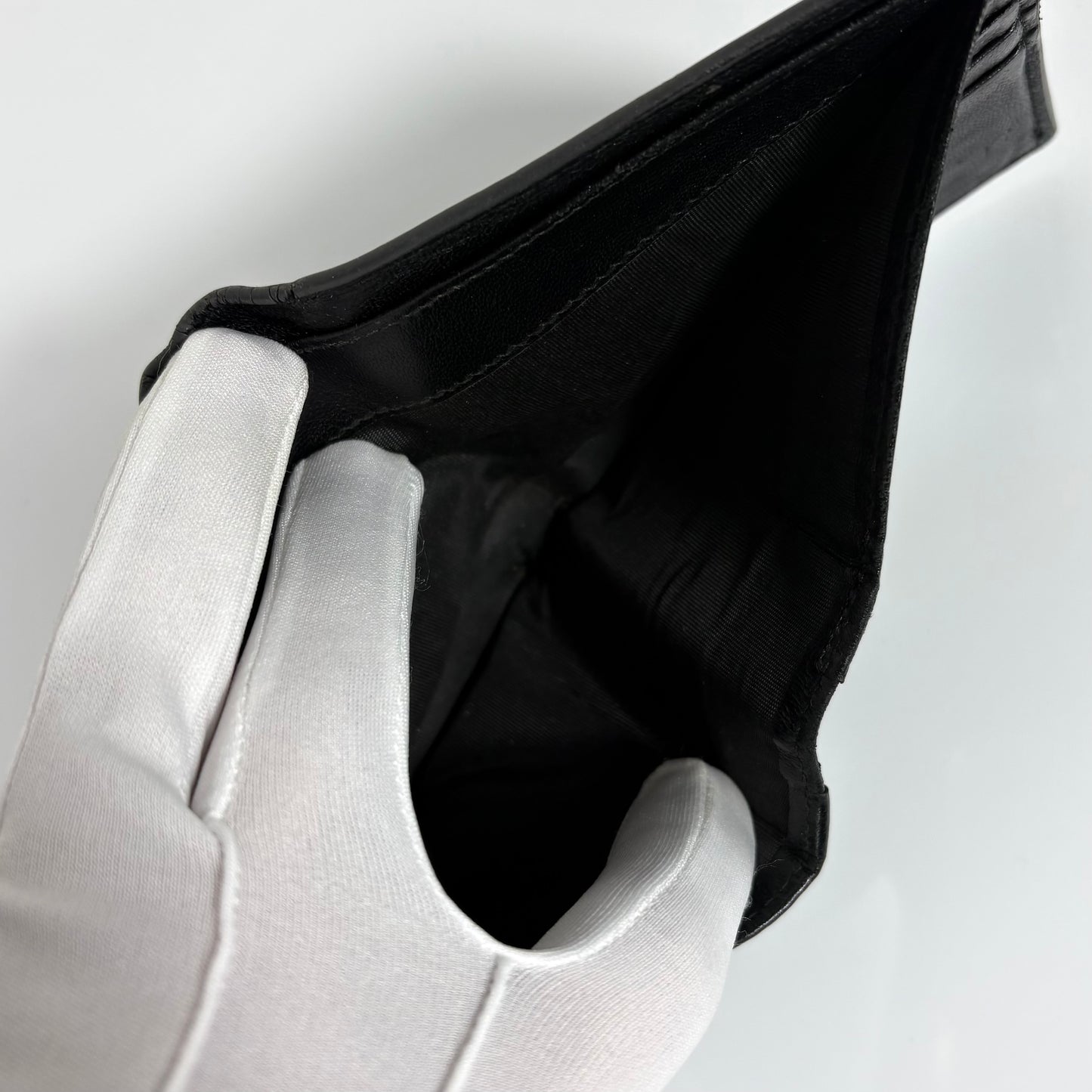 Balenciaga Cash Square in pelle di vitello nera e logo bianco