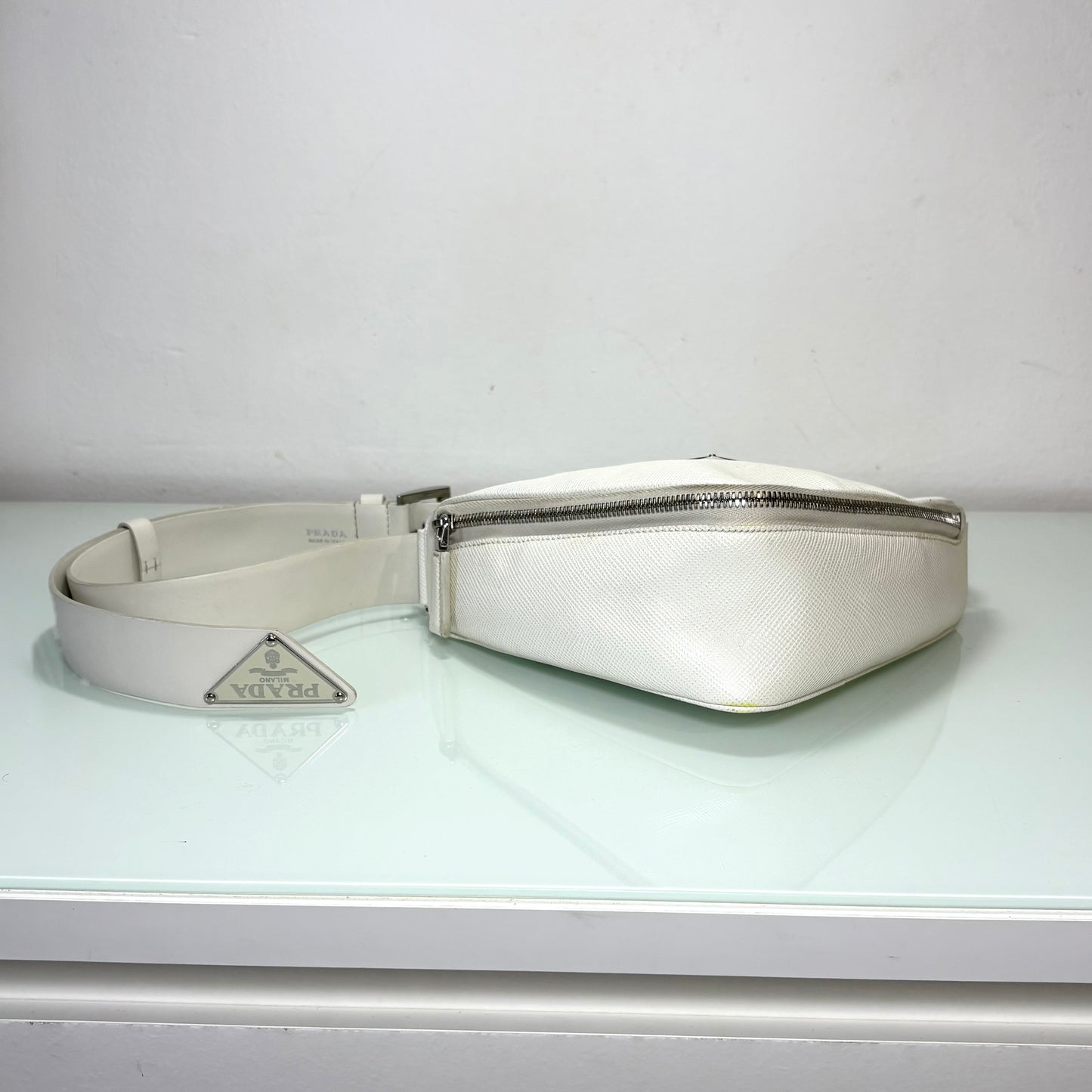 Prada Triangle in pelle bianco