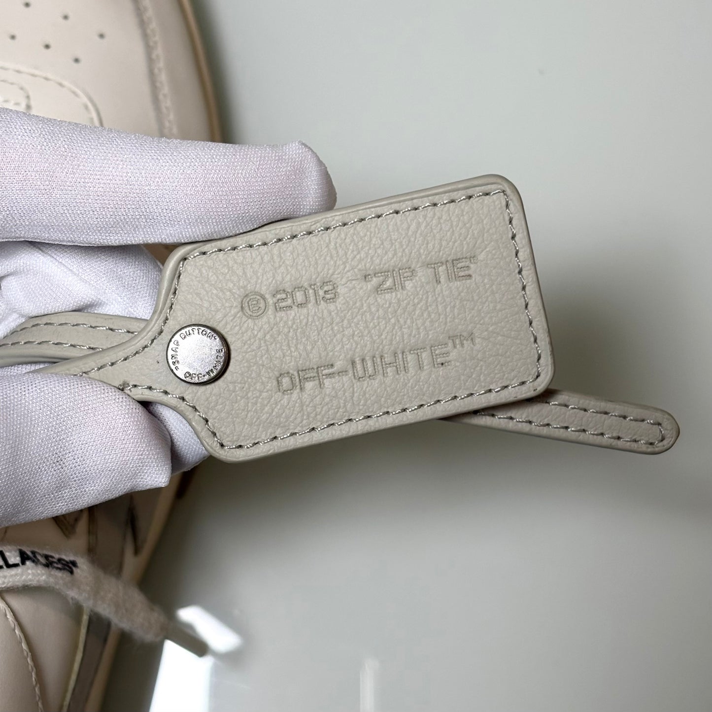 Off white out of office bianco e grigio 42