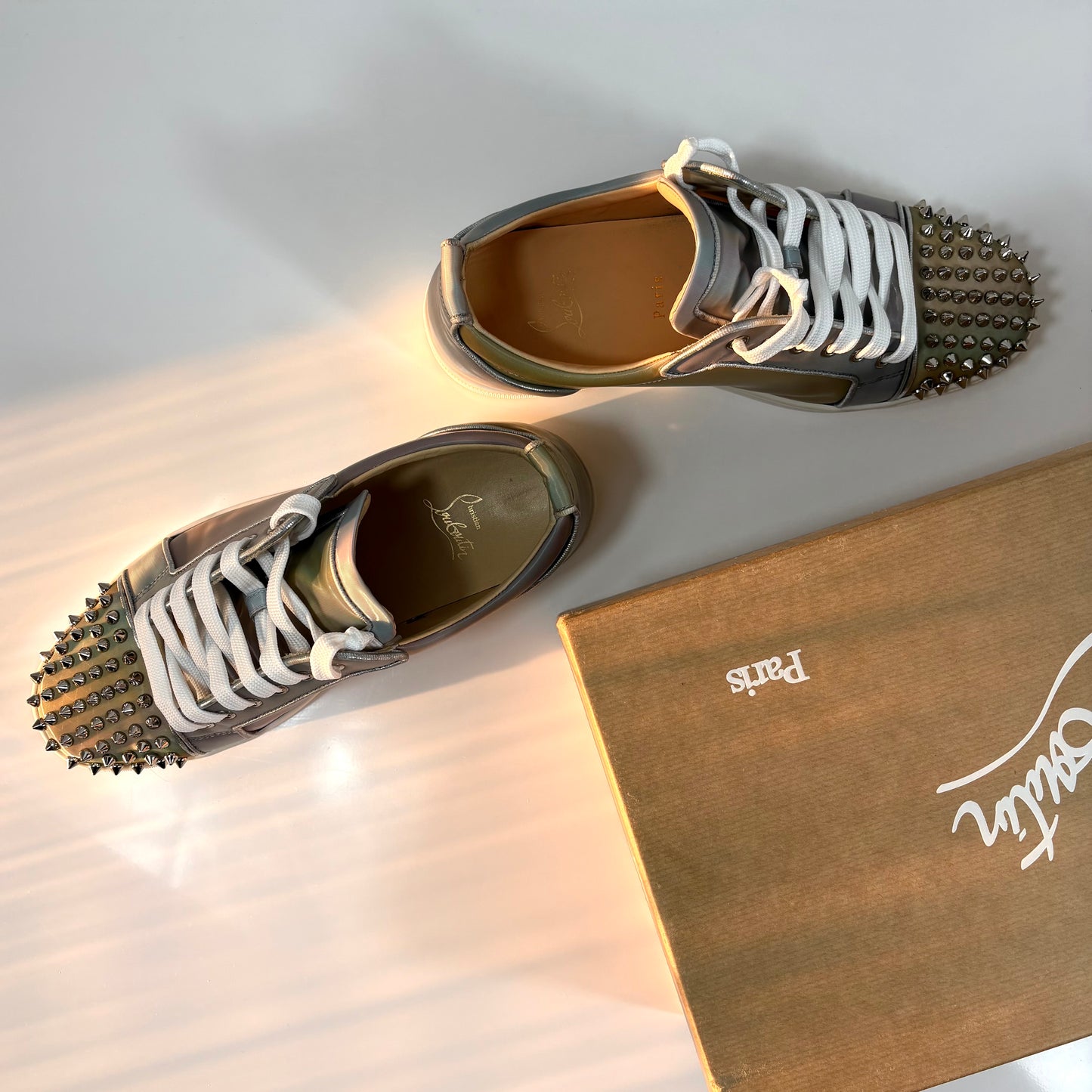 Christian Louboutin Junior Spikes grigio e bronzo iridescente olografico  42,5