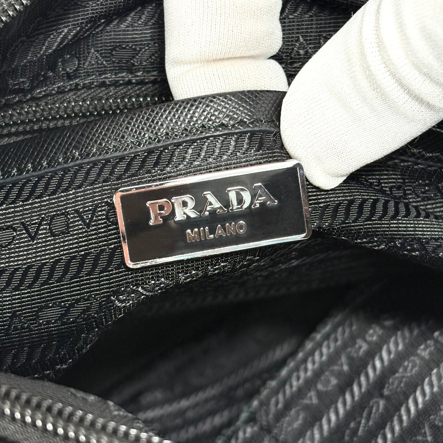 Prada a tracolla in Re-Nylon nero