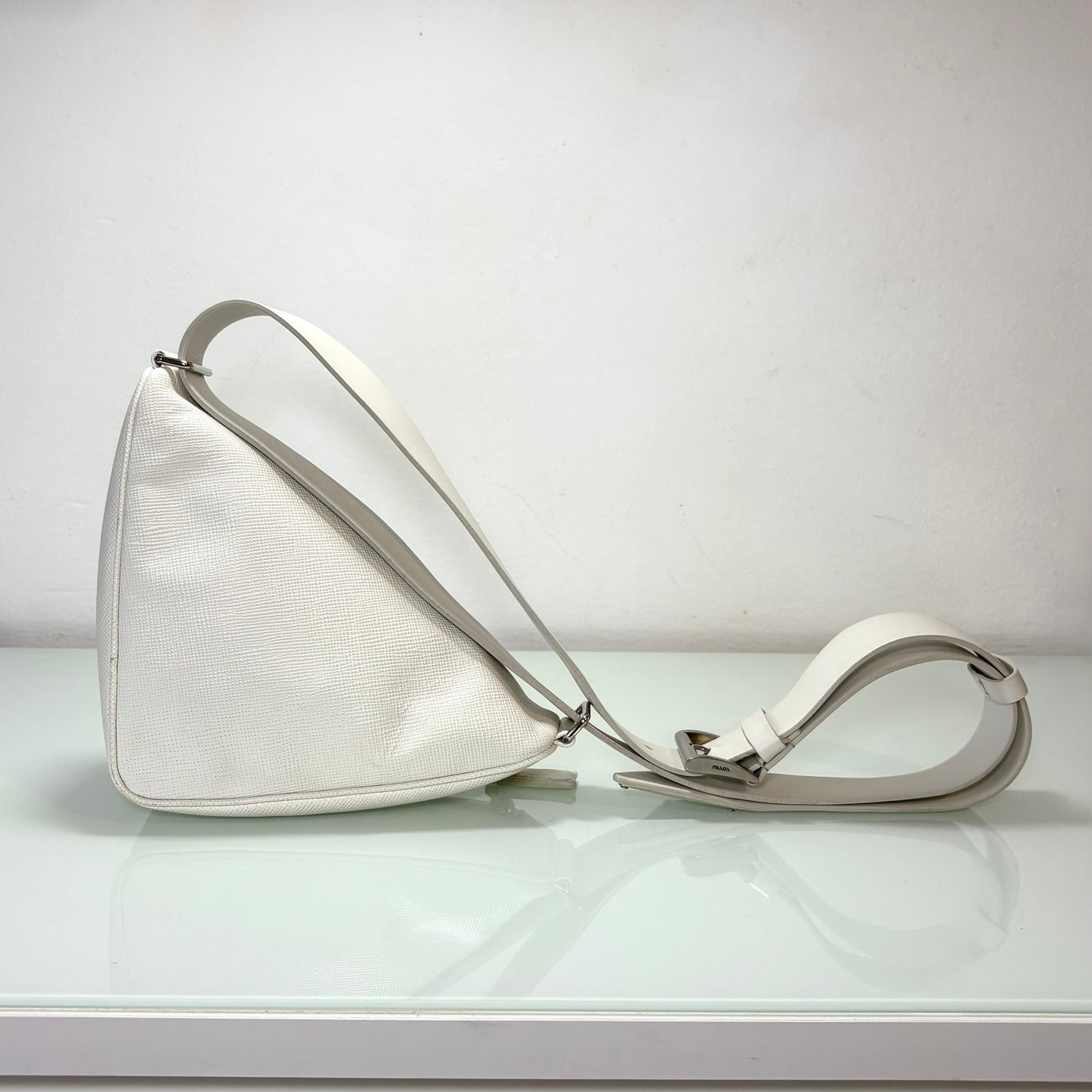 Prada Triangle in pelle bianco