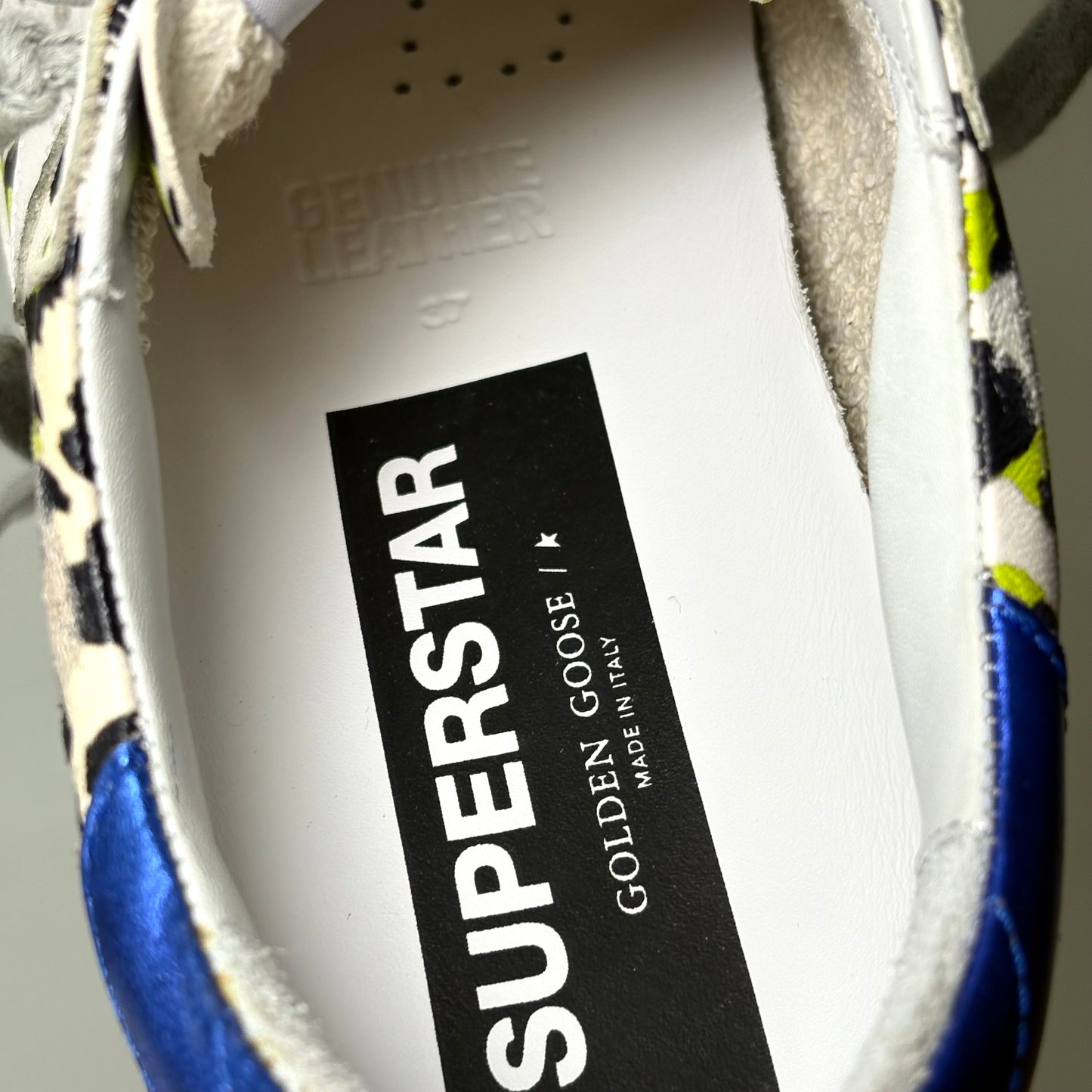Golden goose Superstar bianche a macchie gialle/ nere e tallone blu 37