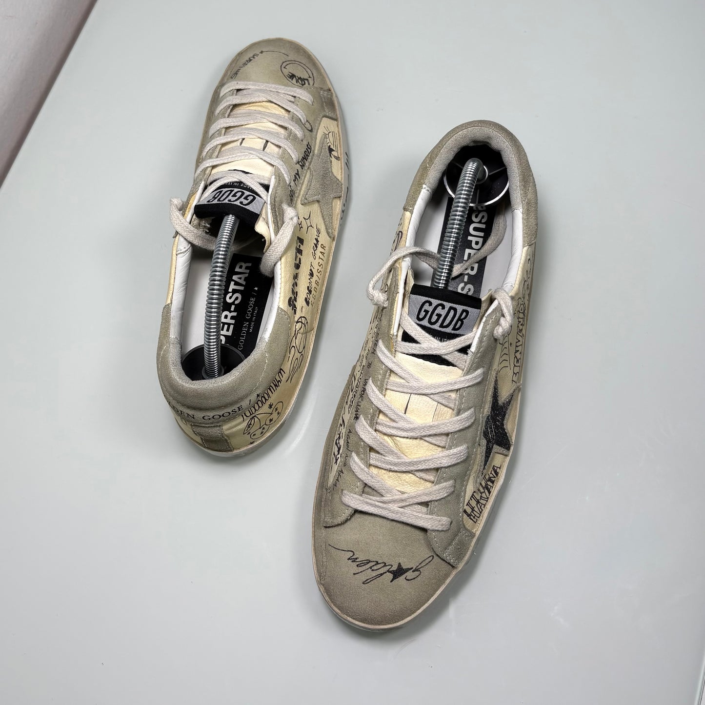 Golden goose Superstar panna e disegni stilizzati 38