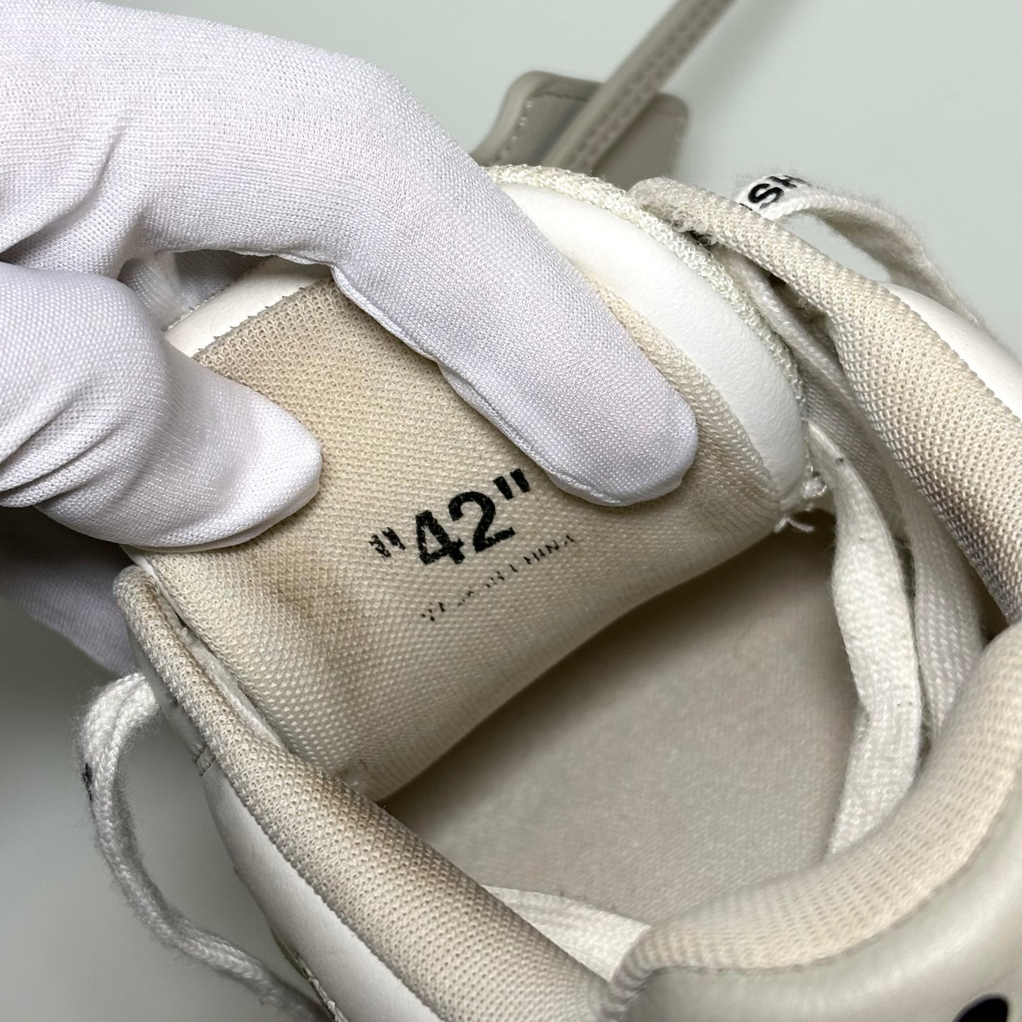 Off white out of office bianco e grigio 42