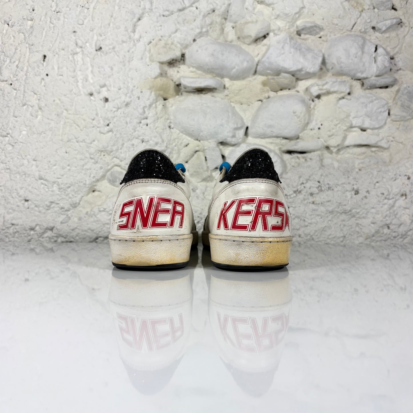 Golden goose Ballstar bianche con stella rossa scuro e talloncini neri a paillettes 43