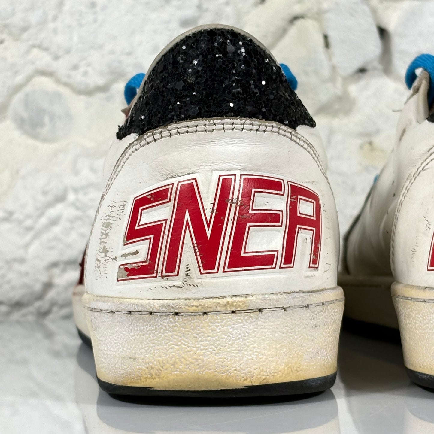 Golden goose Ballstar bianche con stella rossa scuro e talloncini neri a paillettes 43