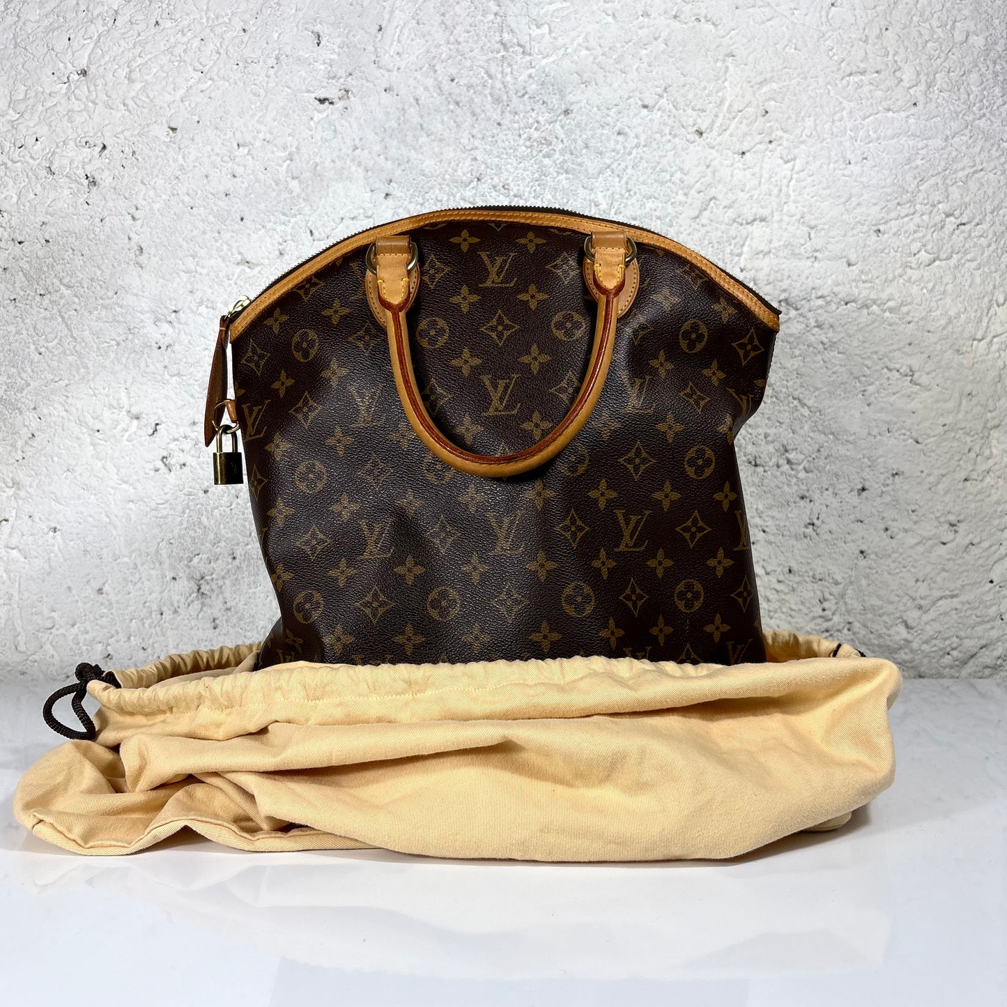 Louis Vuitton Lockit vertical in monogram canvas MM