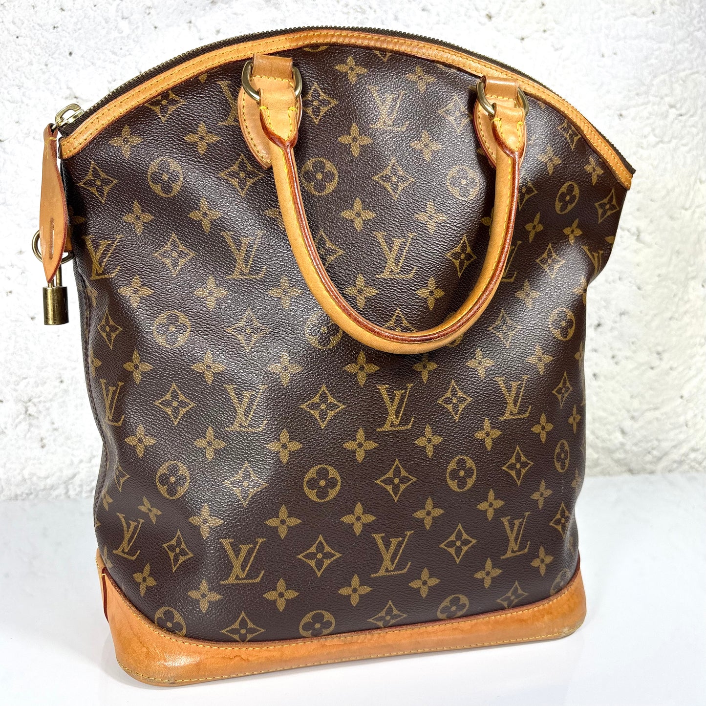 Louis Vuitton Lockit vertical in monogram canvas MM