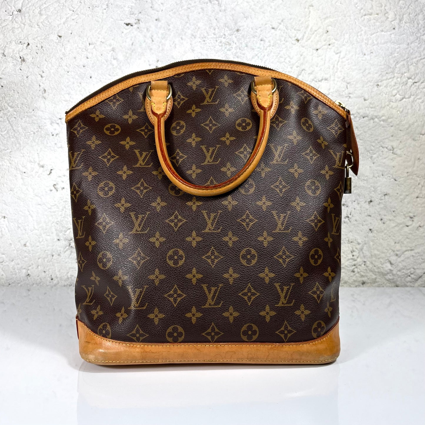 Louis Vuitton Lockit vertical in monogram canvas MM