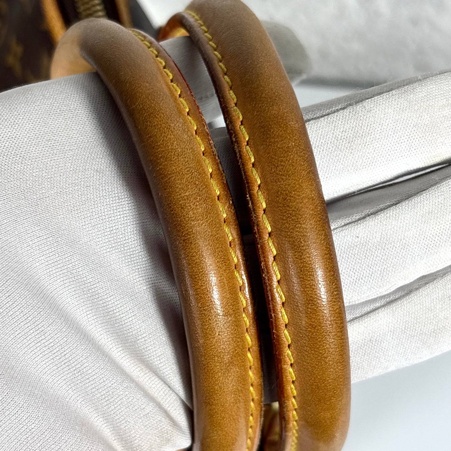 Louis Vuitton Lockit vertical in monogram canvas MM