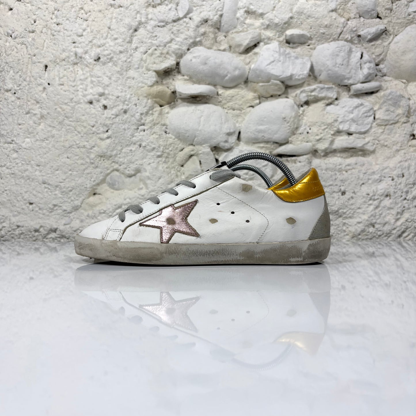 Golden Goose Superstar bianche con stella argento e talloncini arancio 39