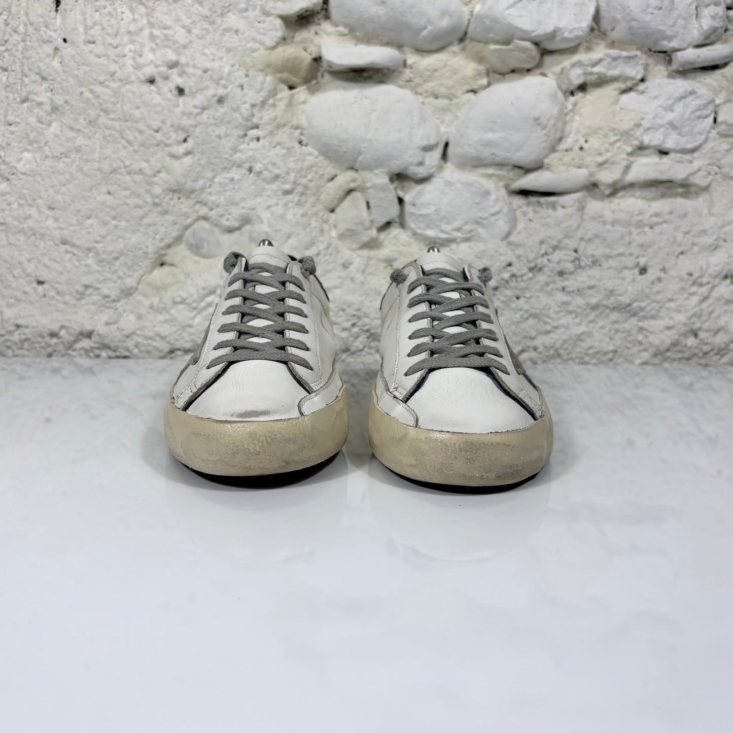 Golden Goose Superstar bianche con stella grigia e talloncini blu scuro 39