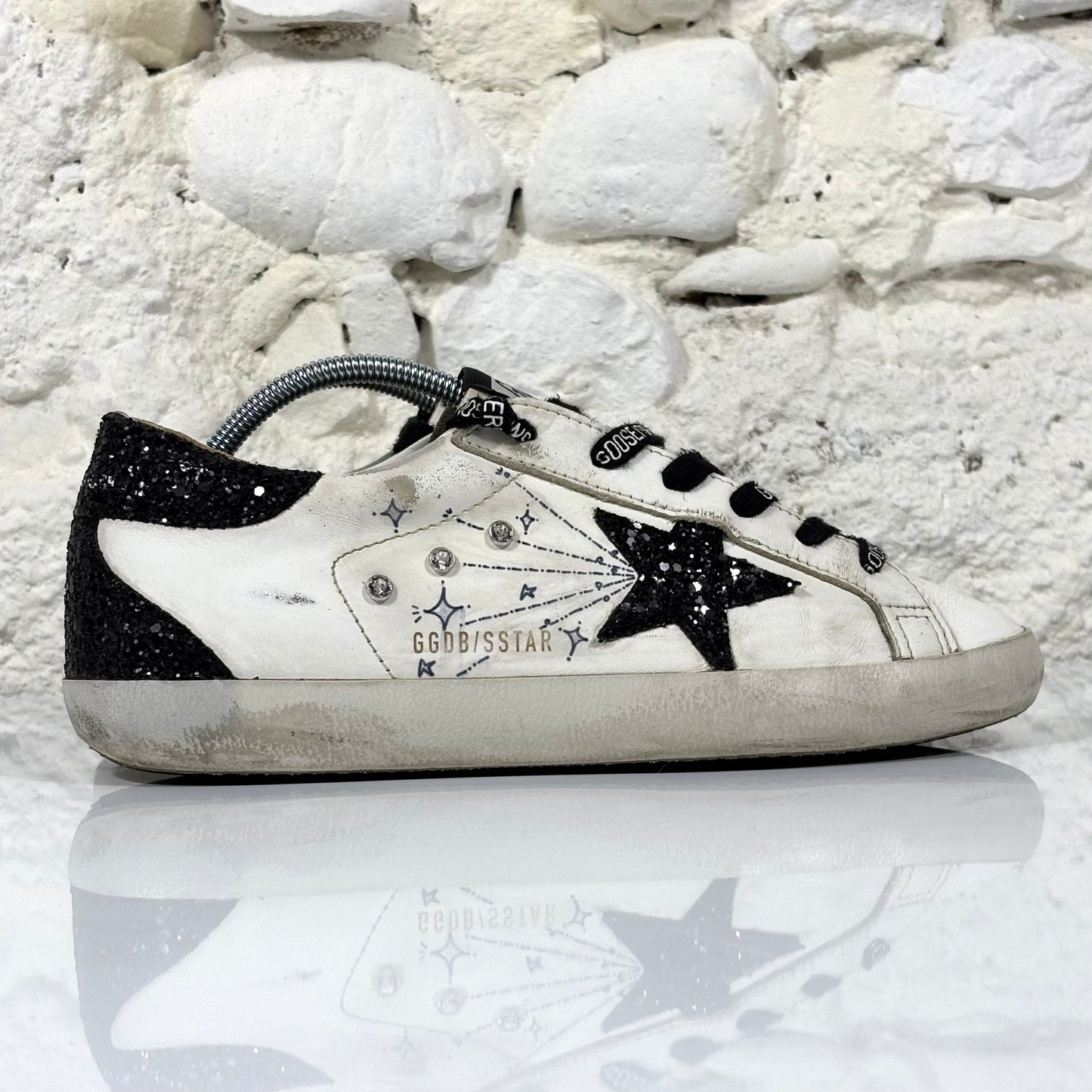 Golden goose Superstar bianche con disegni e diamantini, talloncini e stella neri brillantinati 39