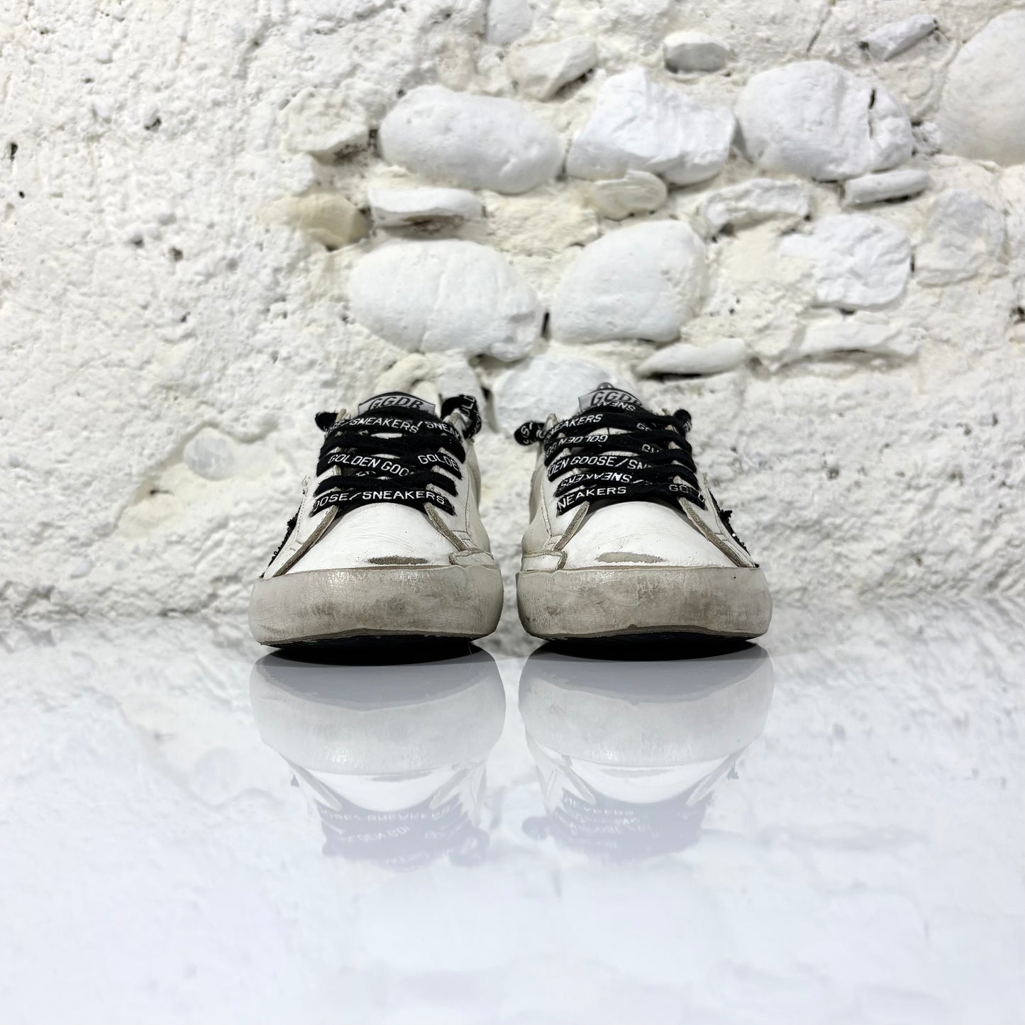 Golden goose Superstar bianche con disegni e diamantini, talloncini e stella neri brillantinati 39
