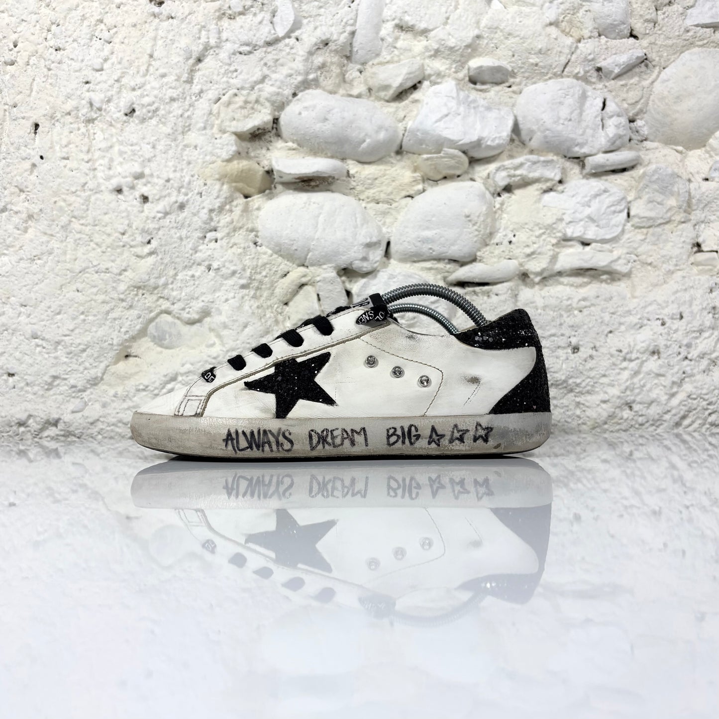 Golden goose Superstar bianche con disegni e diamantini, talloncini e stella neri brillantinati 39