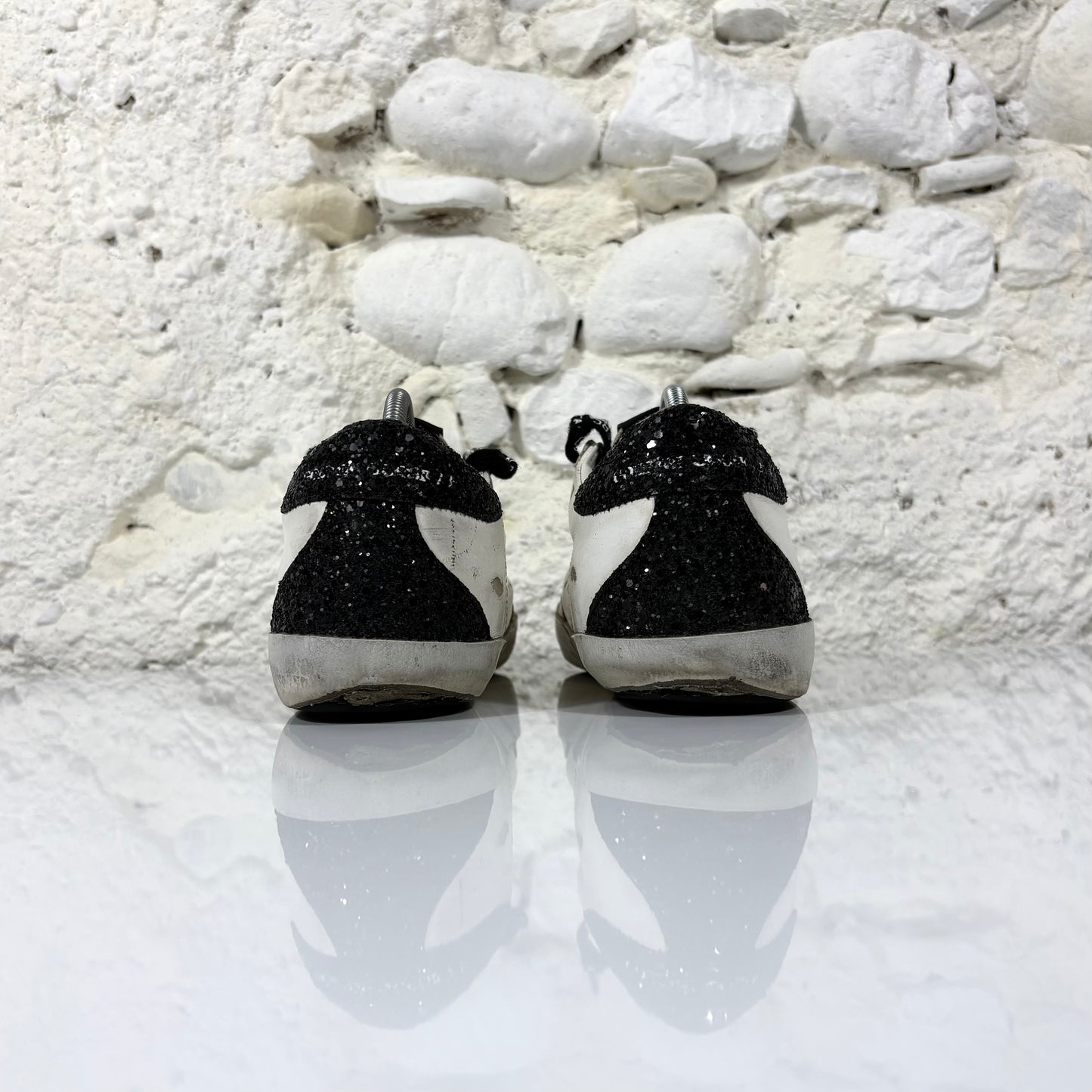 Golden goose Superstar bianche con disegni e diamantini, talloncini e stella neri brillantinati 39