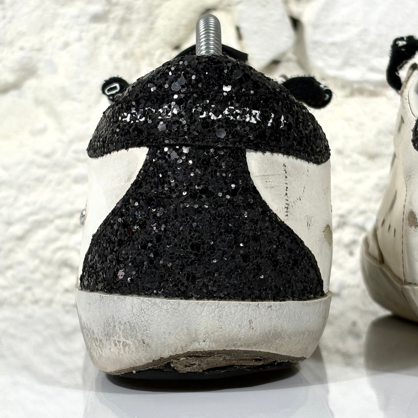Golden goose Superstar bianche con disegni e diamantini, talloncini e stella neri brillantinati 39