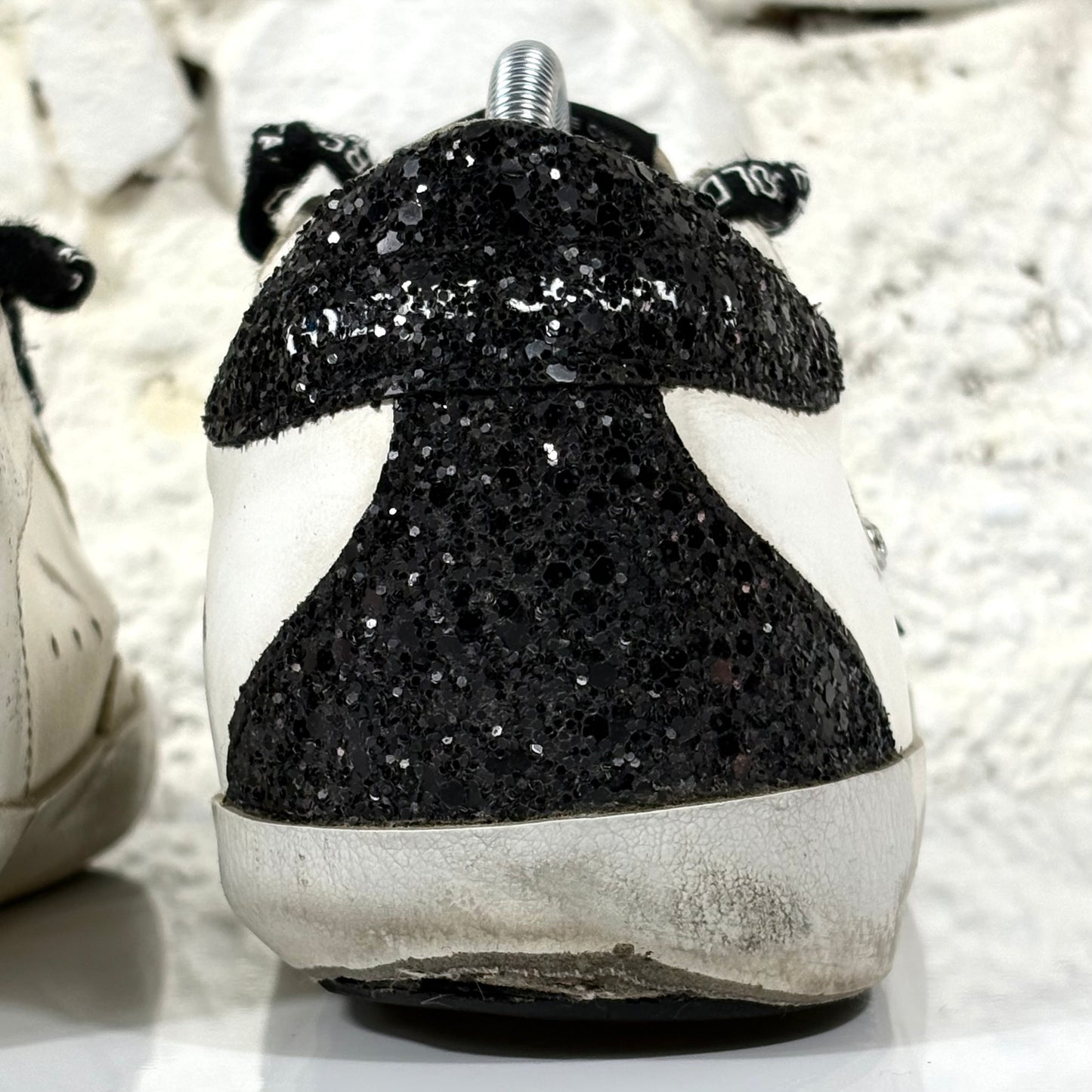 Golden goose Superstar bianche con disegni e diamantini, talloncini e stella neri brillantinati 39