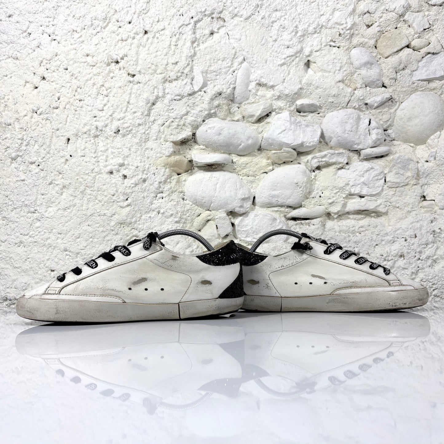Golden goose Superstar bianche con disegni e diamantini, talloncini e stella neri brillantinati 39