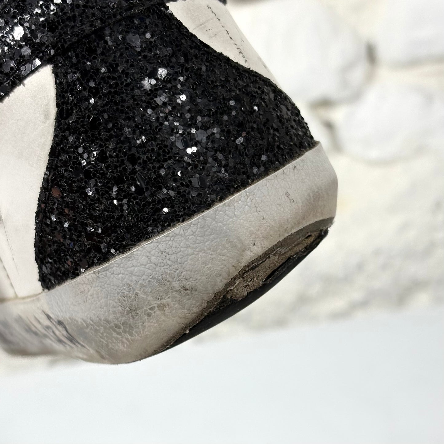 Golden goose Superstar bianche con disegni e diamantini, talloncini e stella neri brillantinati 39