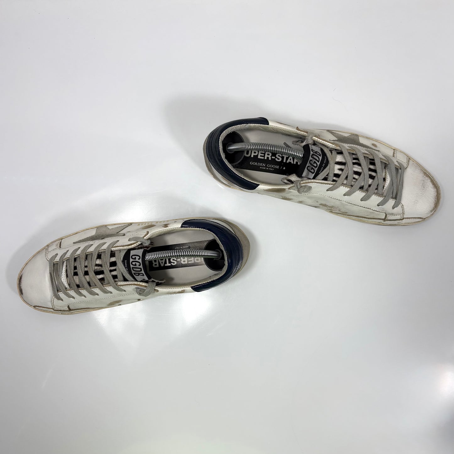 Golden goose Superstar bianche con stella grigia, talloncini blu scuro e linguetta motivo "zebrato" 39