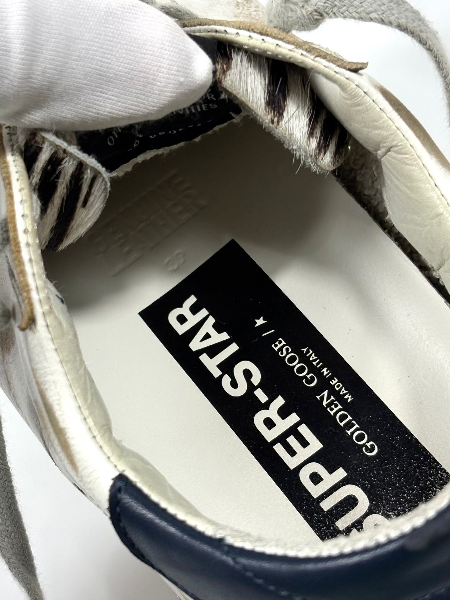Golden goose Superstar bianche con stella grigia, talloncini blu scuro e linguetta motivo "zebrato" 39