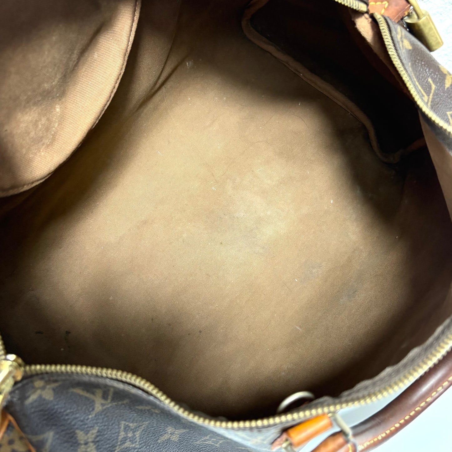 Louis Vuitton Speedy 40 in Monogram Canvas