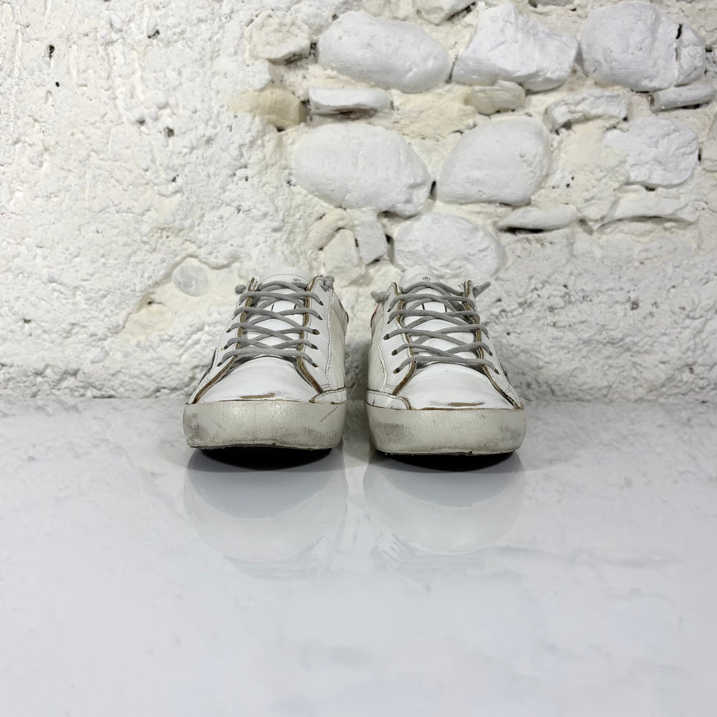Golden goose Superstar bianche con stella argento e talloncino rosso 37