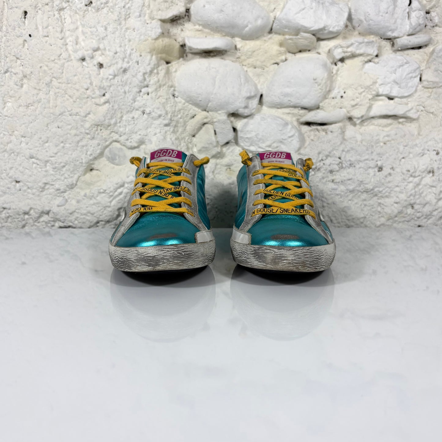Golden goose Superstar azzurro metallizzato con stella bianca, lacci arancioni e talloncini in "squame" 42