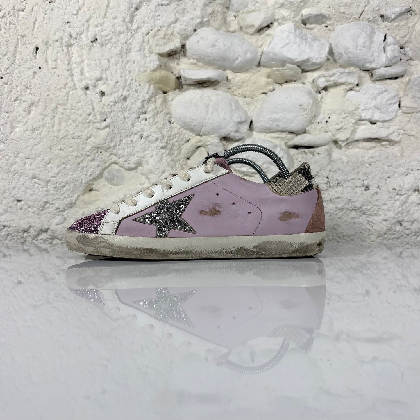 Golden goose lilla con stella e punta brillantinati argento, tallone in "squame" 39